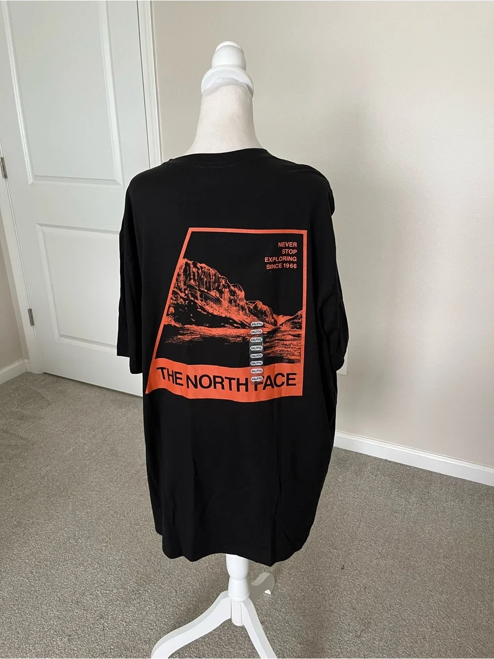 NWT The North Face Black Short-Sleeve Tee with Orange Peak Graphic Size XXL